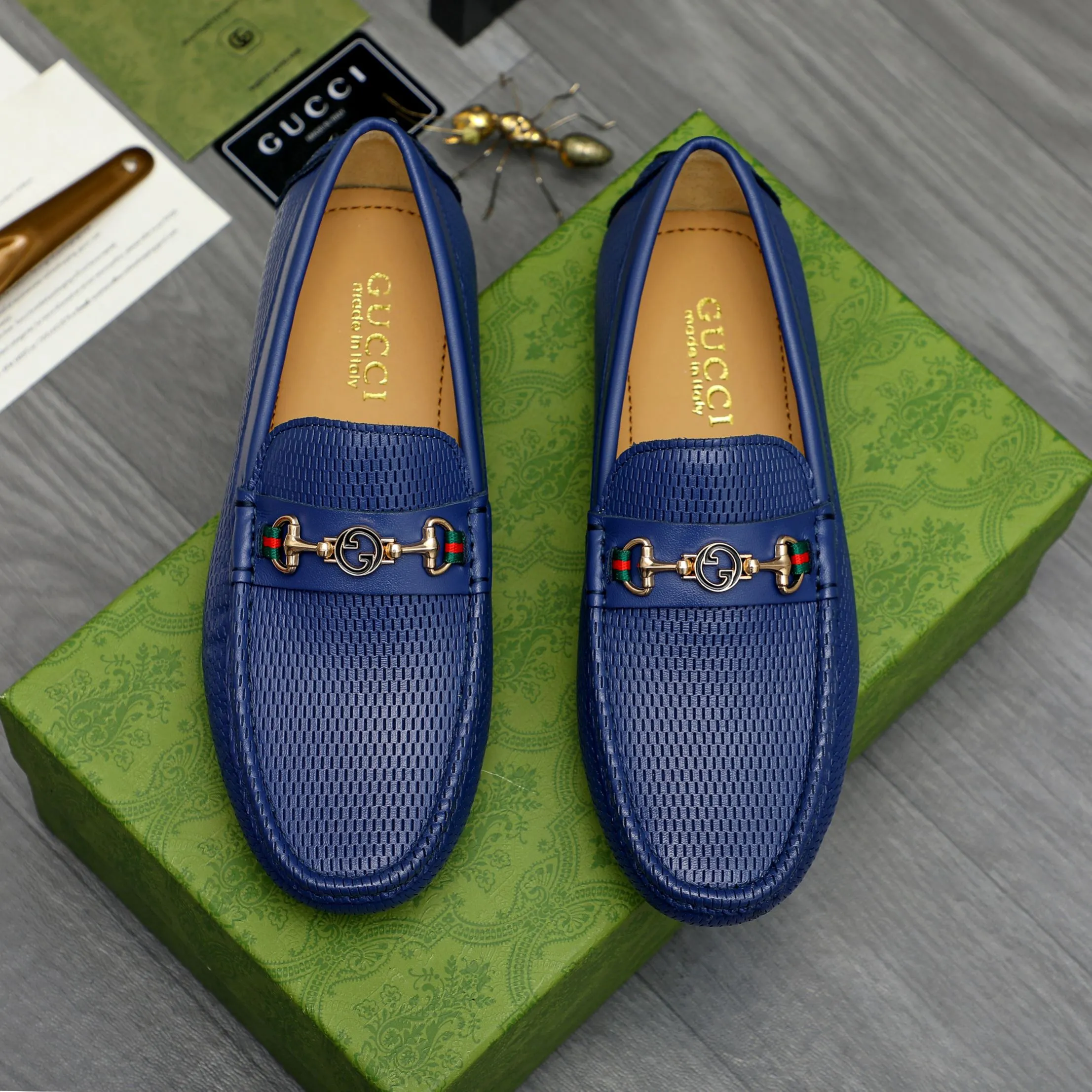 P420 Product trademark: GUCCI (Gucci) casual slip-on men's shoes Regular size: 38-44 Product materials: Selected hollow cowhide upper, sheepskin lining, original rubber outsole